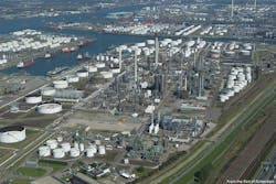 Content Dam Ogj Online Articles 2016 06 Port Of Rotterdam Exxonmobil Refinery