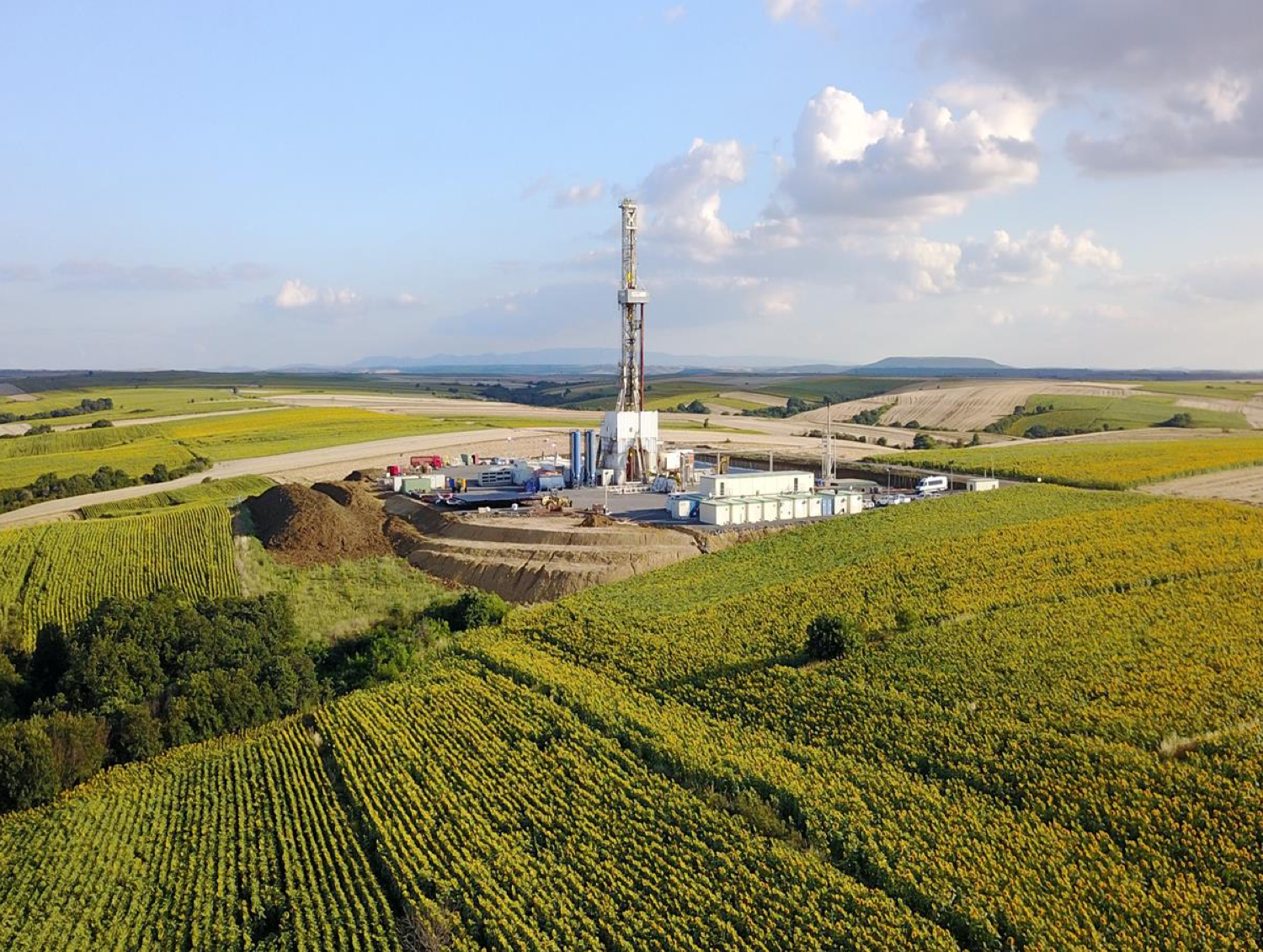 Valeura Energy drilled Yamalik-1 discovery well to 4,200 m, discovering a 1,300-m natural gas and condensate column in overpressured reservoirs below 2,900 m in the Tertiary Teslimkoy and Kesan formations (Fig. 2).
