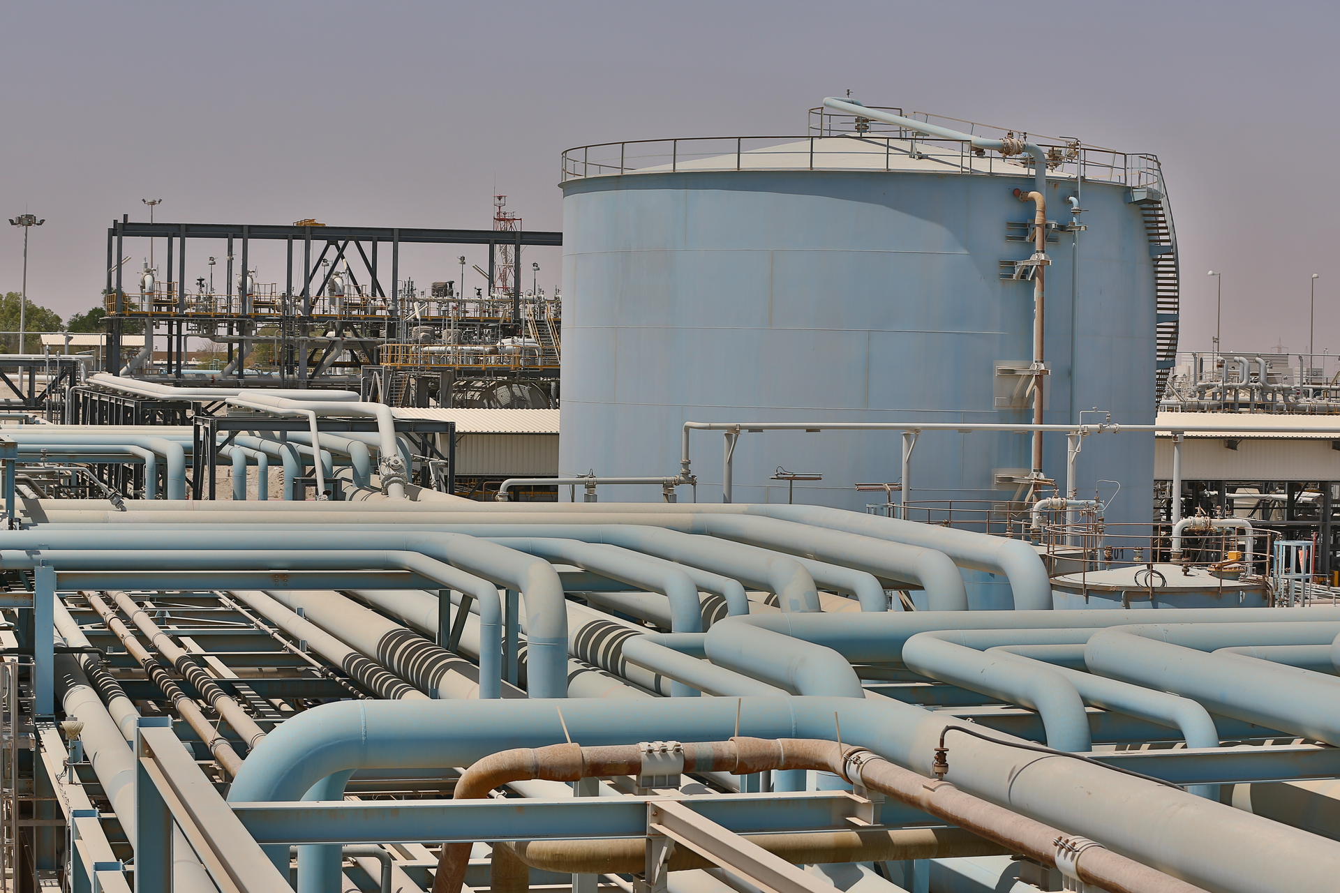 ADNOC Onshore has let a contract to further expand production capacity of giant Bab oil field, one of its largest onshore producing assets.