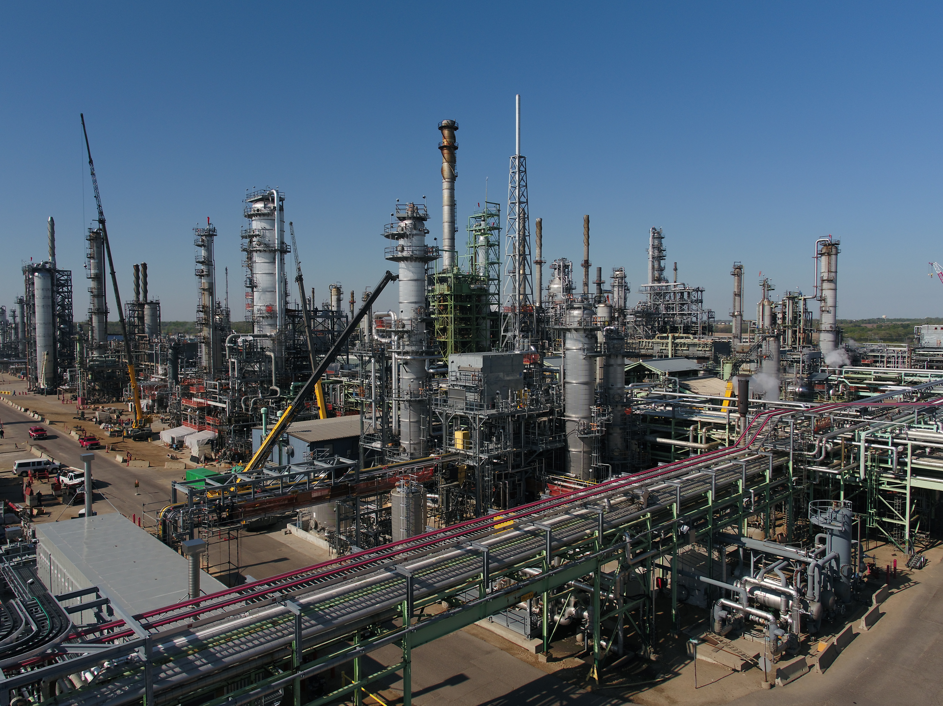 Flint Hills Resources Pine Bend LLC has completed a collection of projects at its 332,000-b/d Pine Bend refinery in Rosemount, Dakota County, Minn.