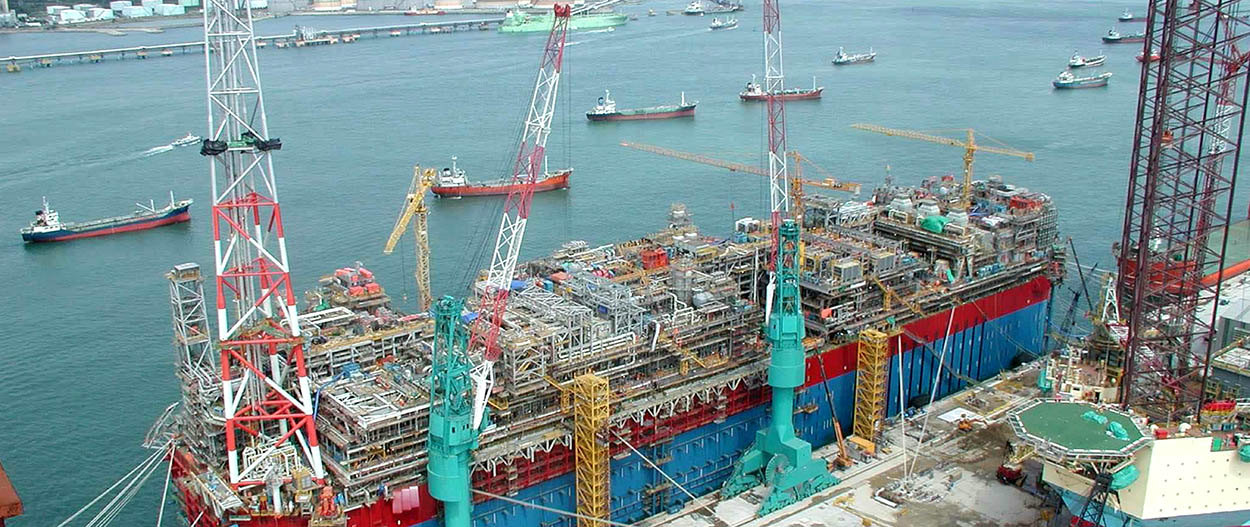 The 375,000-dwt Kizomba A FPSO, which can store up to 2.2 million bbl, is equipped to process 250,000 b/d of crude for offloading to tankers of up to 950,000 bbl.