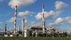 Slate Refining LLC has agreed to convert a 3,800-b/d mothballed refinery in Douglas, Wyo., into a renewable fuels production plant.