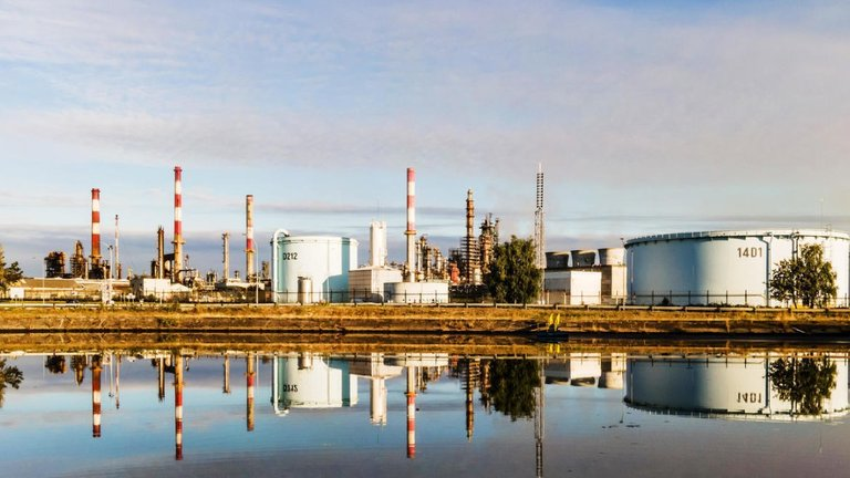 TotalEnergies Lets Contract For Grandpuits Refinery-to-renewables ...