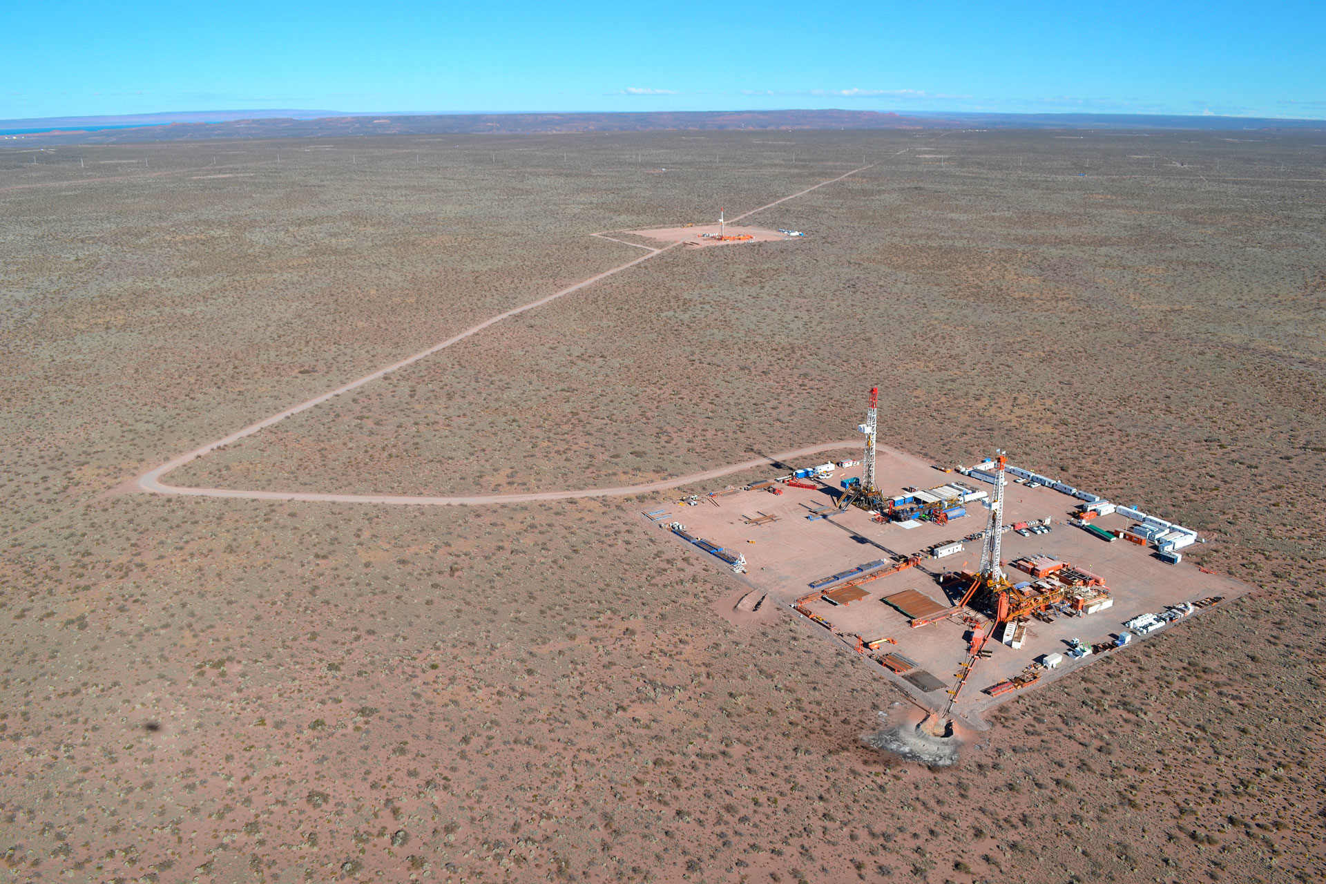 In November 2021, Equinor and partner YPF SA&mdash;acting as operator&mdash;agreed to invest about $117 million in a new pilot project involving the drilling of 14 horizontal wells and development of associated installations in the northern and central areas of the Bajo del Toro portion of the Vaca Muerta formation in Neuqu&eacute;n basin to determine the area&rsquo;s resource potential.