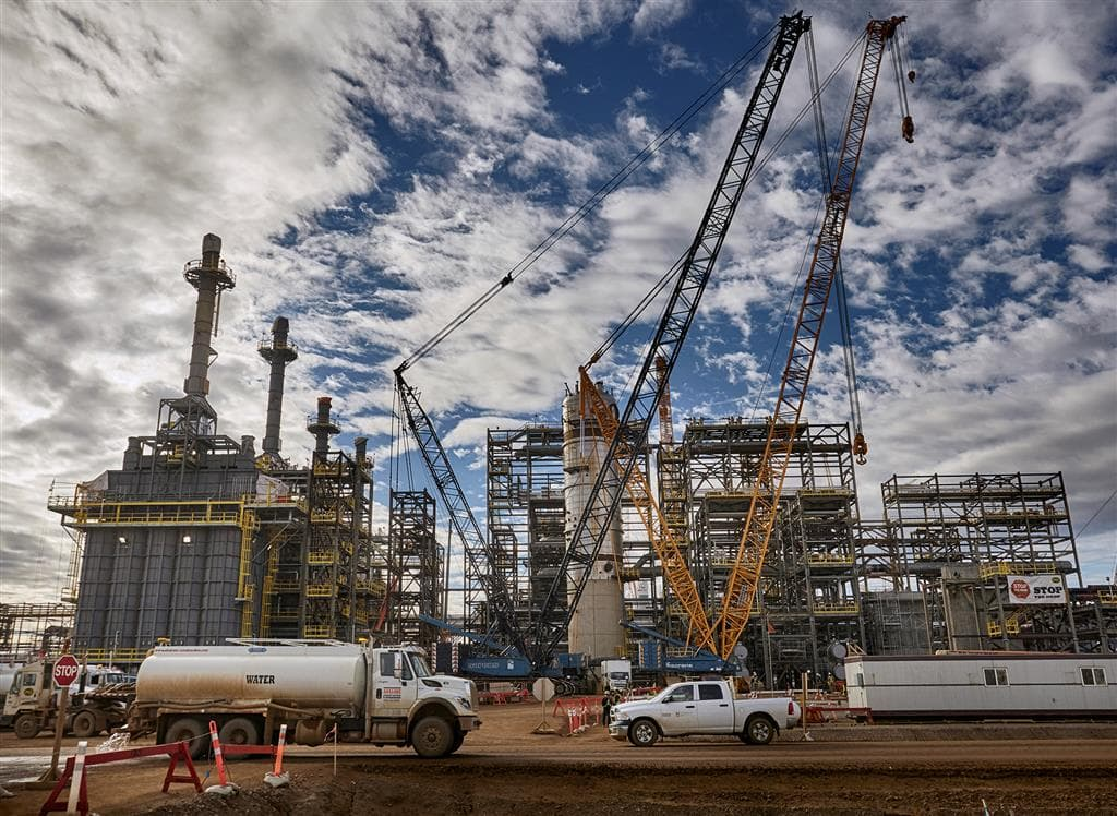 A solvent recovery unit and froth settling unit are two parts of the secondary extraction process at Fort Hills oil sands operations (2016).