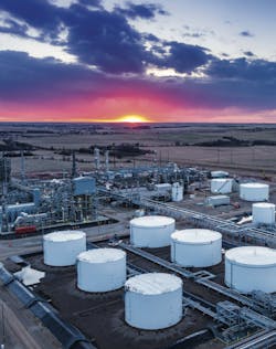 MPC’s renewable fuels production plant in Dickinson, ND—which produces about 184 million gal/year of renewable diesel—will receive roughly 600 million lbs/year of refined soybean oil from newly commissioned joint venture Green Bison Soy Processing’s complex in Spiritwood, ND (Fig. 1). MPC’s renewable fuels production plant in Dickinson, ND—which produces about 184 million gal/year of renewable diesel—will receive roughly 600 million lbs/year of refined soybean oil from newly commissioned joint venture Green Bison Soy Processing’s complex in Spiritwood, ND (Fig. 1).