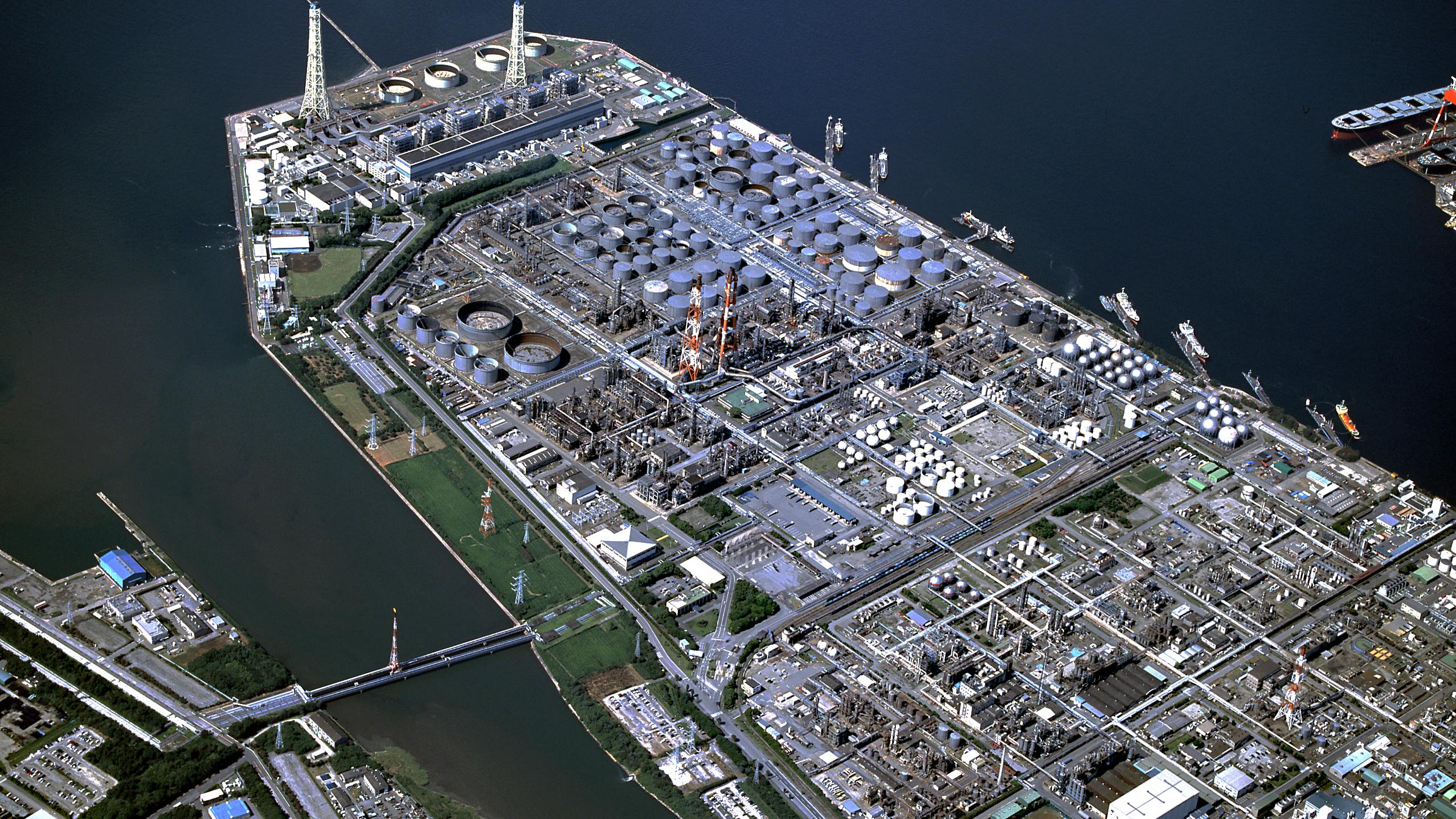 Cosmo Energy refinery operations, Japan.