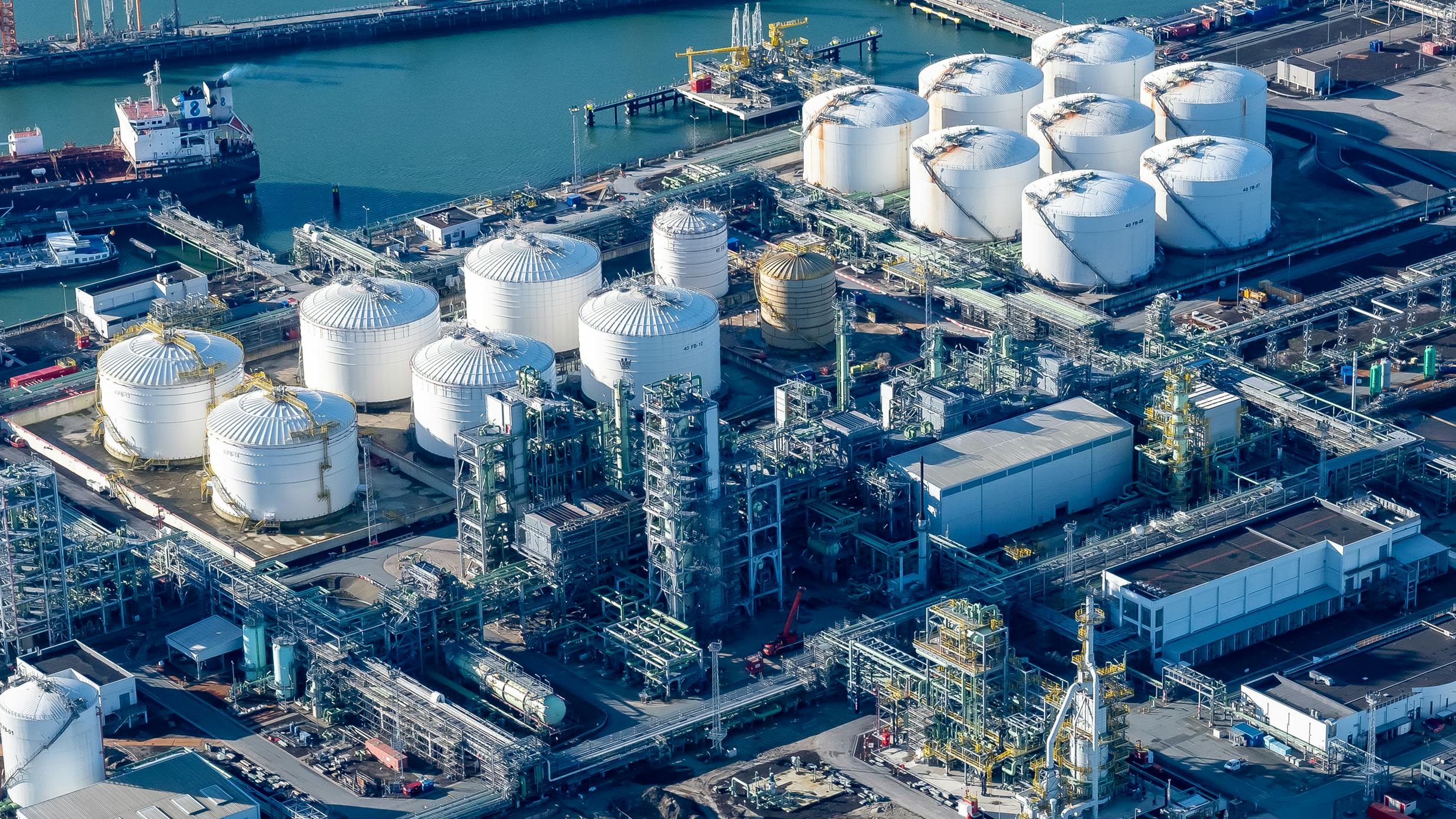 Neste Corp. Rotterdam refinery with SAF modificatiions