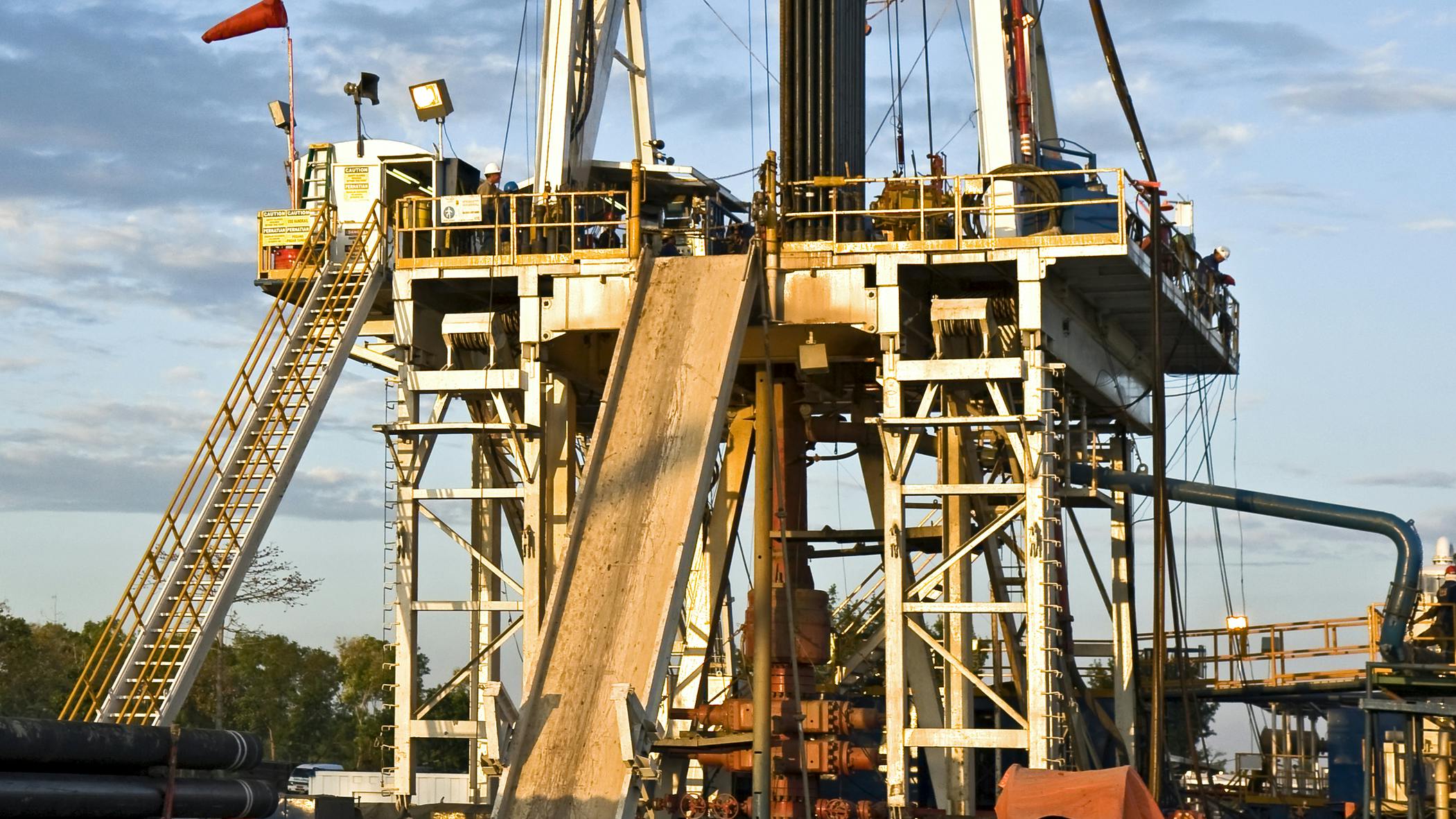 close up of land drilling rig