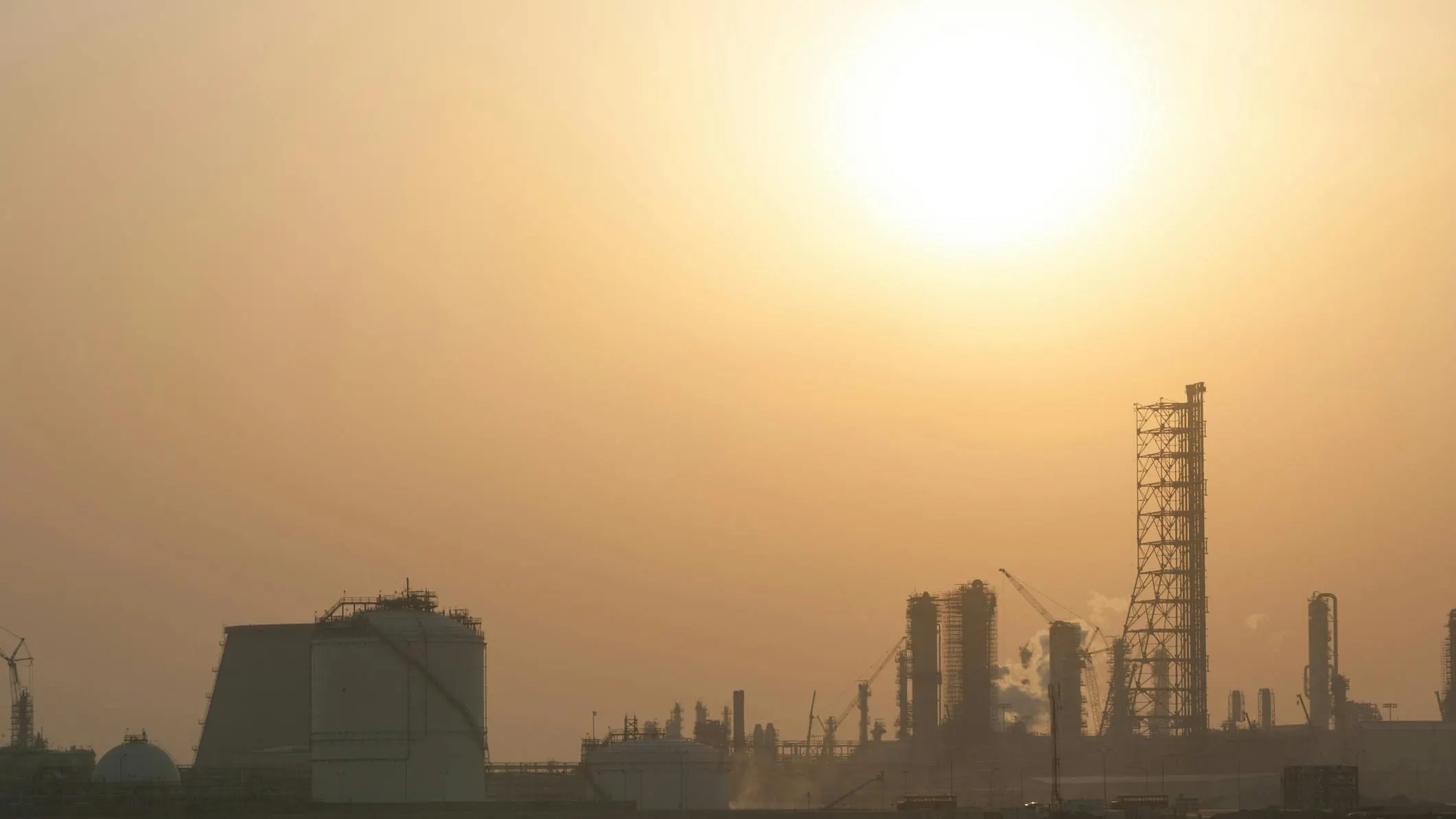 Oil and gas plant between in Middle East Oil and gas plant between in Middle East