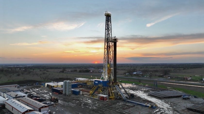 Natural gas rig drilling onshore US
