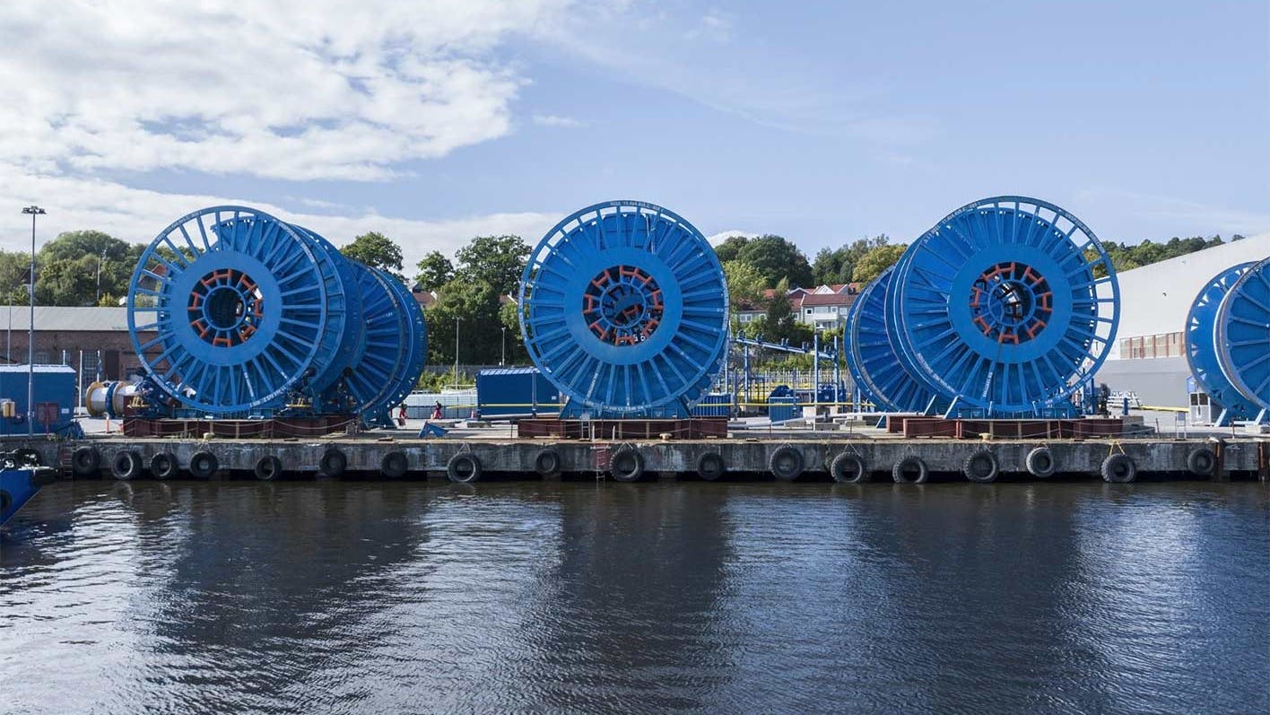SLB OneSubsea has been awarded a contract by Eni North Ganal to deliver 94.6 km of steel tube umbilical for the Kutei North Hub development offshore Indonesia