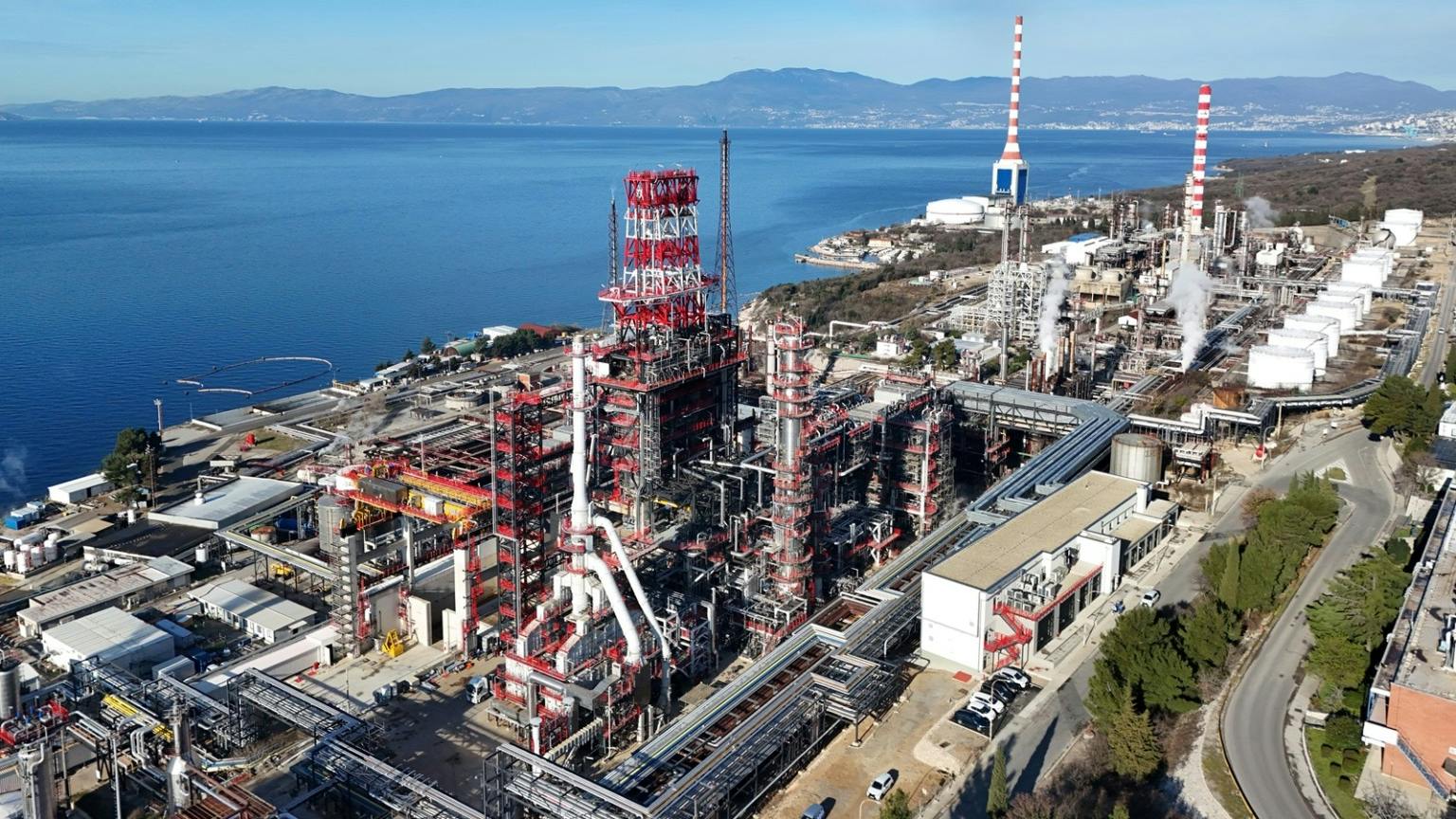 Panoramic view of processing installations at INA's Rijeka refinery.
