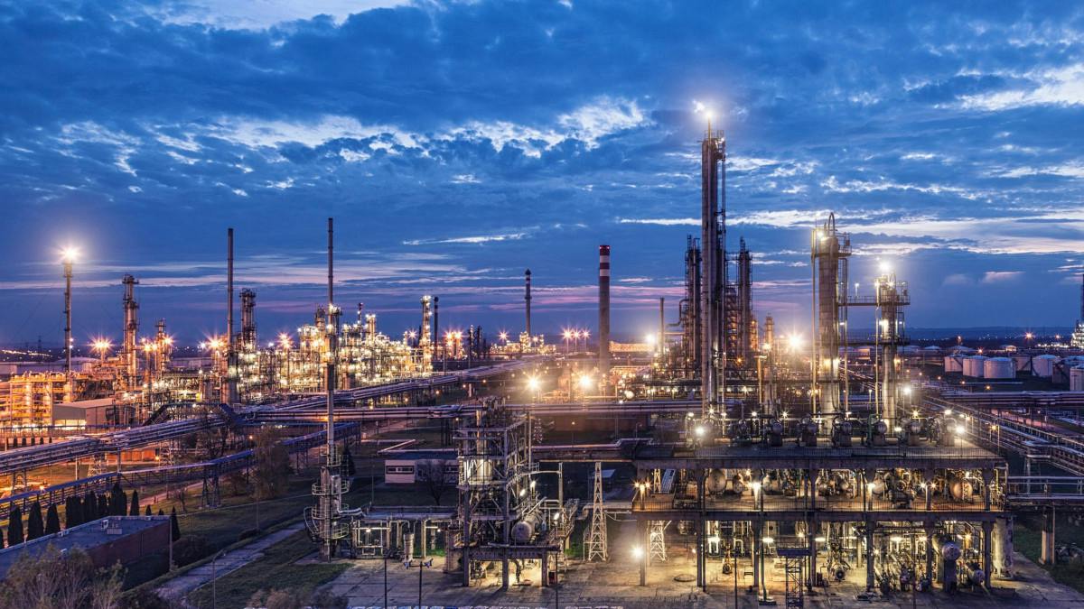 A panoramic nighttime view of processing plants and equipment at MOL Group&rsquo;s Danube refinery in Sz&aacute;zhalombatta, near Budapest, Hungary.