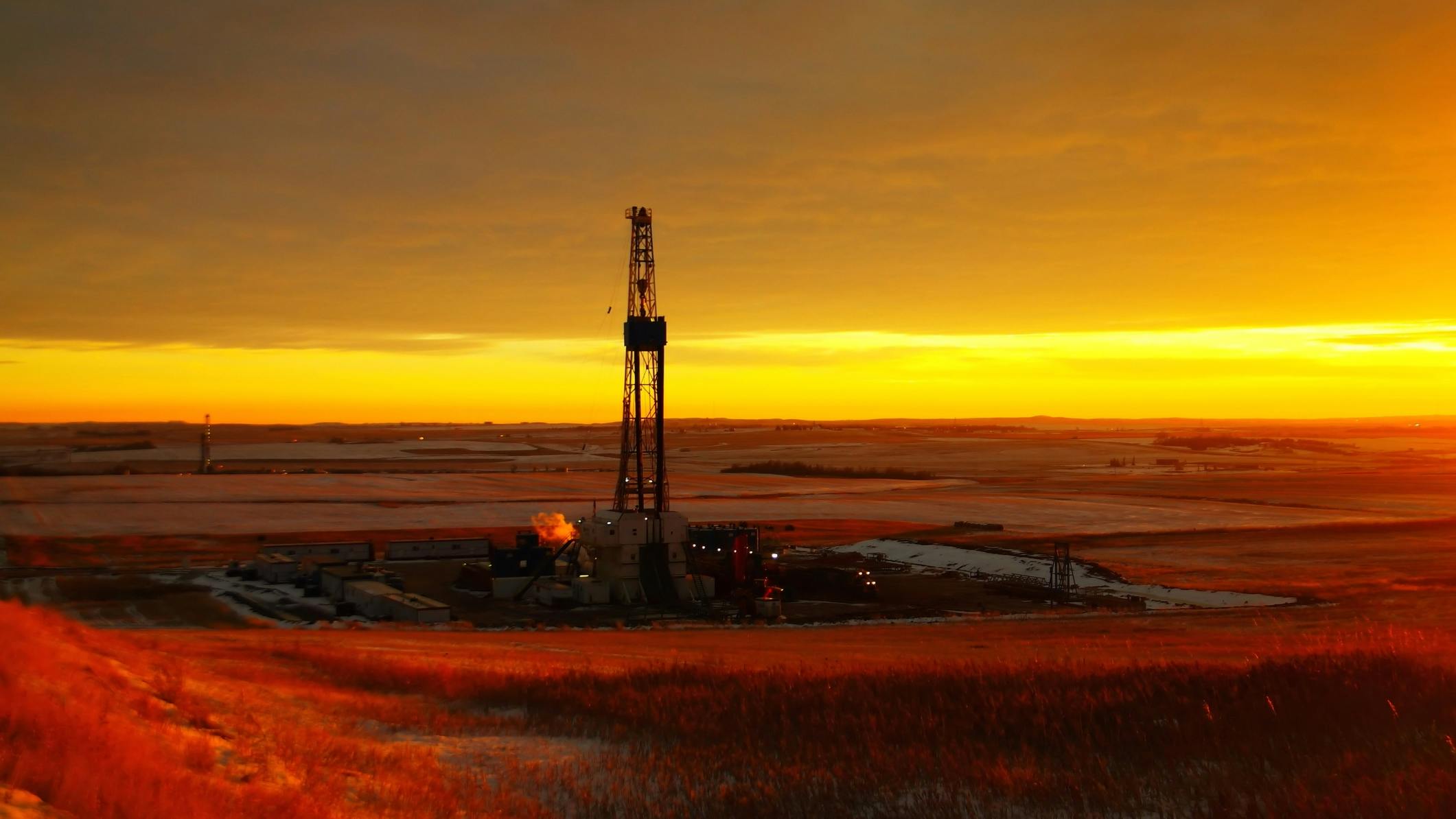 Drilling rig in the Bakken at sundown