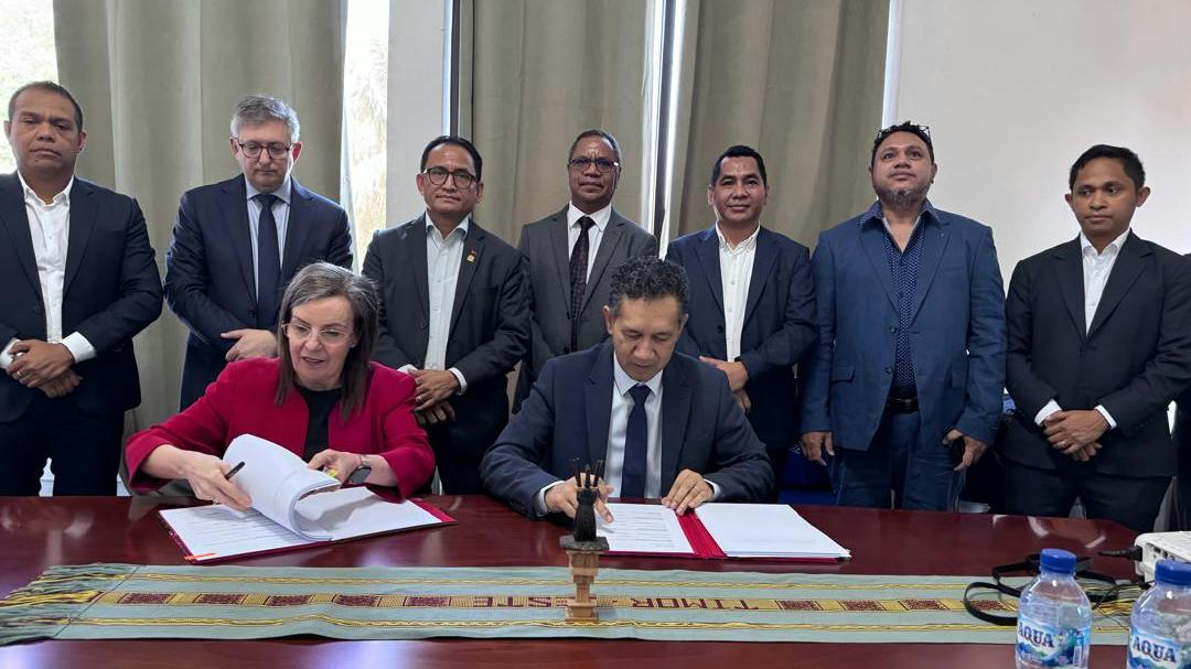 Officials sign agreement between Timor GAP and Woodside